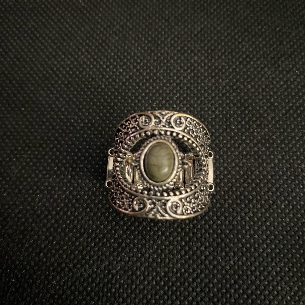 ❣️Silver and Green crackle stone Ring❣️*